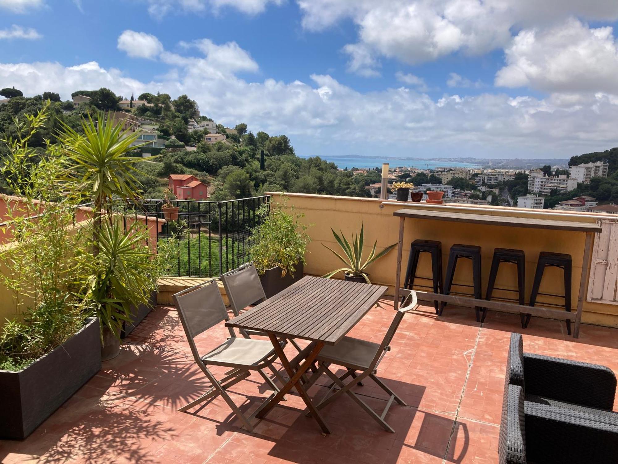T2 Traversant Avec Une Grande Terrasse Et Piscine Cagnes-sur-Mer Exterior foto